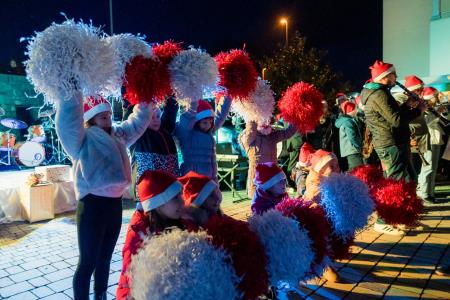 Prihod Dedka Mraza s spremstvom